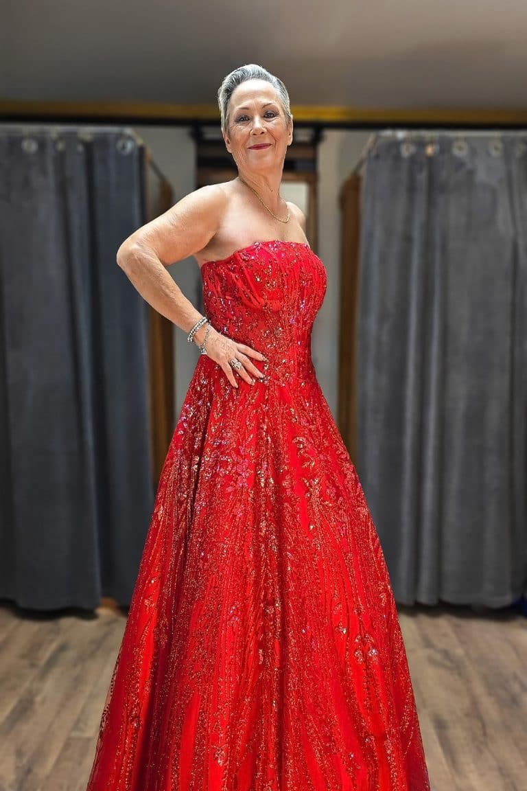 Klassisches, geschnürtes trägerloses rotes Ballkleid mit Korsage aus dem Hause Mac Duggal
